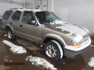 ✅ 2000 Chevrolet Blazer LT • VIN: 1GNDT13W8Y2258515 • Lot: 43887884. Listed on IAAI with 220,261 mi. Free auction sales archive from the USA and detailed vehicle history report at DreamBid. Image 1.