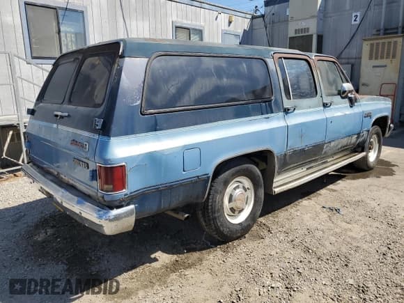 ✅ 1987 GMC Suburban • VIN: 1GKGR26J6HF505165 • Lot: 72062945. Wystawiony na Copart z przebiegiem 88 050 mil. Bezpłatny archiwum sprzedaży aukcyjnych z USA i szczegółowy raport historii pojazdu na DreamBid. Zdjęcie 3.