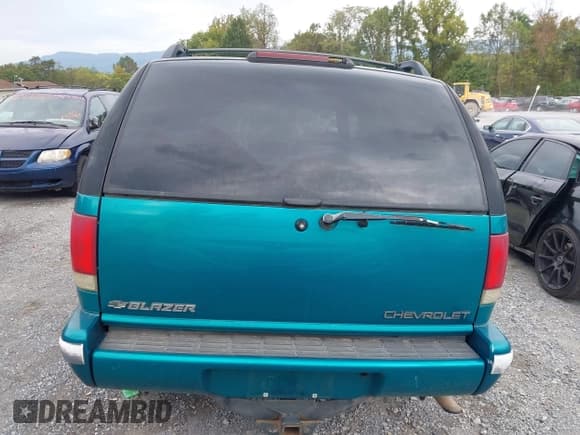 ✅ 1996 Chevrolet Blazer • VIN: 1GNDT13W3T2305670 • Lot: 43289049. Wystawiony na IAAI z przebiegiem 162 629 mil. Bezpłatny archiwum sprzedaży aukcyjnych z USA i szczegółowy raport historii pojazdu na DreamBid. Zdjęcie 17.