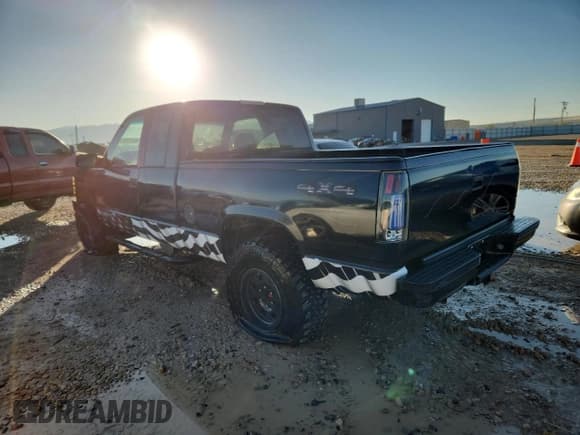 ✅ 1995 Chevrolet Silverado 1500 • VIN: 1GCEK19K3SE175343 • Лот: 86276095. Опубликован ранее на Copart с пробегом 284 253 миль. Бесплатный доступ к архиву аукционных продаж из США и подробный отчёт об истории автомобиля на DreamBid. Изображение 2.