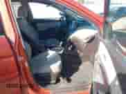 2015 Hyundai Santa Fe z VIN 5XYZTDLBXFG266793, wystawiony jako IAAI lot #43588575 z przebiegiem 129 838 mil mil oraz . Historia ofert i sprzedaży dostępna na DreamBid. Obrazek 5.