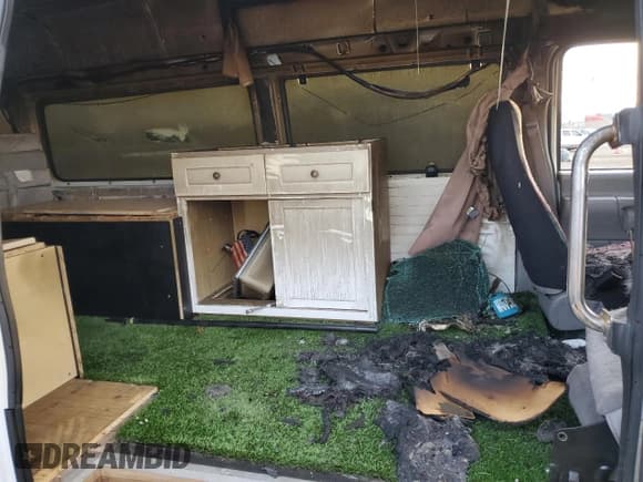 ✅ 1997 Ford Econoline Wagon XL • VIN: 1FBJS31L7VHA71427 • Lot: 85166664. Wystawiony na Copart z przebiegiem Nie podano. Bezpłatny archiwum sprzedaży aukcyjnych z USA i szczegółowy raport historii pojazdu na DreamBid. Zdjęcie 11.