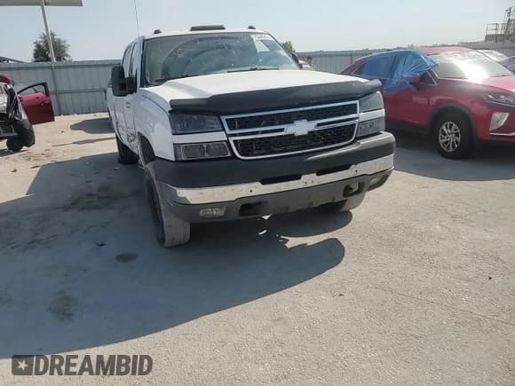 ✅ 2006 Chevrolet Silverado 2500HD LT3 • VIN: 1GCHK23G36F230834 • Lot: 75345404. Wystawiony na Copart z przebiegiem 199 800 mil. Bezpłatny archiwum sprzedaży aukcyjnych z USA i szczegółowy raport historii pojazdu na DreamBid. Zdjęcie 11.