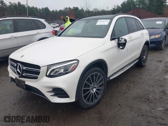 ✅ 2018 Mercedes-Benz GLC 300 • VIN: WDC0G4KB9JV108245 • Лот: 43630794. Опубликован ранее на IAAI с пробегом 57 262 миль. Бесплатный доступ к архиву аукционных продаж из США и подробный отчёт об истории автомобиля на DreamBid. Изображение 2.
