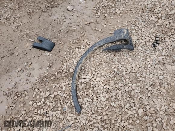 ✅ 2018 Toyota RAV4 SE • VIN: 2T3JFREV2JW726337 • Lot: 91873835. Wystawiony na Copart z przebiegiem Nie podano. Bezpłatny archiwum sprzedaży aukcyjnych z USA i szczegółowy raport historii pojazdu na DreamBid. Zdjęcie 13.