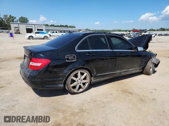 ✅ 2014 Mercedes-Benz C 250 Sport • VIN: WDDGF4HB7EG246543 • Лот: 81432265. Опубликован ранее на Copart с пробегом Не указан. Бесплатный доступ к архиву аукционных продаж из США и подробный отчёт об истории автомобиля на DreamBid. Изображение 3.