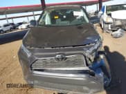 ✅ 2023 Toyota RAV4 LE • VIN: 2T3H1RFV6PC220306 • Lot: 43660739. Wystawiony na IAAI z przebiegiem 30 922 mil. Bezpłatny archiwum sprzedaży aukcyjnych z USA i szczegółowy raport historii pojazdu na DreamBid. Zdjęcie 17.