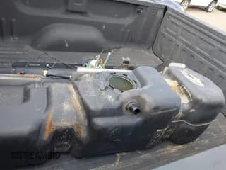 ✅ 2015 Chevrolet Silverado 1500 High Country • VIN: 3GCUKTEC3FG419402 • Lot: 43243843. Wystawiony na IAAI z przebiegiem 144 226 mil. Bezpłatny archiwum sprzedaży aukcyjnych z USA i szczegółowy raport historii pojazdu na DreamBid. Zdjęcie 6.