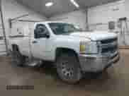 2013 Chevrolet Silverado 3500HD Work Truck z VIN 1GC0KZCG6DZ190606, wystawiony jako IAAI lot #42376277 z przebiegiem 229 301 mil mil oraz . Historia ofert i sprzedaży dostępna na DreamBid. Obrazek 1.