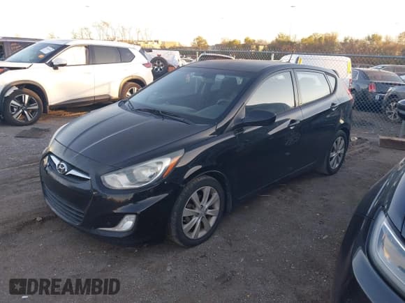 ✅ 2012 Hyundai Accent SE • VIN: KMHCU5AE8CU040876 • Лот: 43696027. Опубликован ранее на IAAI с пробегом 142 589 миль. Бесплатный доступ к архиву аукционных продаж из США и подробный отчёт об истории автомобиля на DreamBid. Изображение 2.