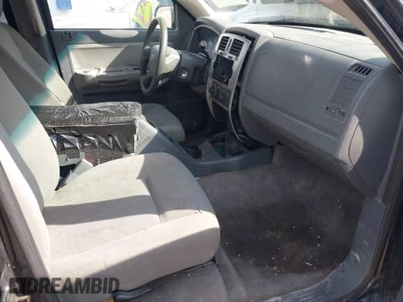 2006 Dodge Dakota SLT with VIN 1D7HE48NX6S596684, listed as a IAAI auction lot 41992956 with 255,526 mi miles and . Bid and sale history available at DreamBid. Image 5.