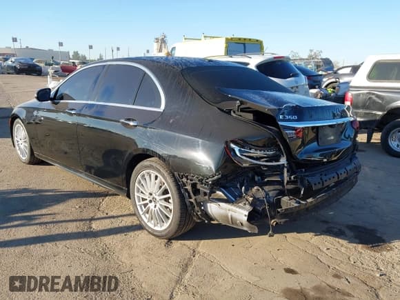 ✅ 2021 Mercedes-Benz E 350 • VIN: W1KZF8DB5MA946584 • Lot: 43550684. Listed on IAAI with 66,048 mi. Free auction sales archive from the USA and detailed vehicle history report at DreamBid. Image 3.