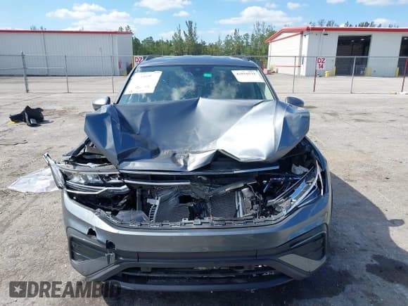 ✅ 2024 Volkswagen Tiguan S • VIN: 3VVRB7AX5RM120314 • Lot: 42016531. Listed on IAAI with 11,373 mi. Free auction sales archive from the USA and detailed vehicle history report at DreamBid. Image 12.