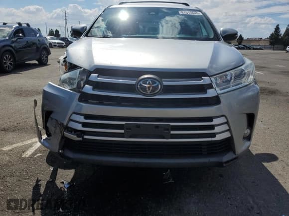 ✅ 2019 Toyota Highlander LE Plus • VIN: 5TDZZRFH6KS359285 • Lot: 81513645. Wystawiony na Copart z przebiegiem 58 007 mil. Bezpłatny archiwum sprzedaży aukcyjnych z USA i szczegółowy raport historii pojazdu na DreamBid. Zdjęcie 5.