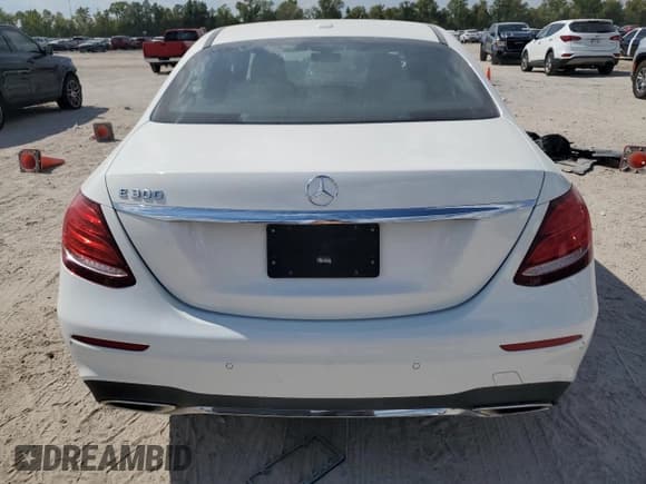 ✅ 2019 Mercedes-Benz E 300 • VIN: WDDZF4JB5KA507587 • Лот: 82518245. Опубликован ранее на Copart с пробегом 43 970 миль. Бесплатный доступ к архиву аукционных продаж из США и подробный отчёт об истории автомобиля на DreamBid. Изображение 6.