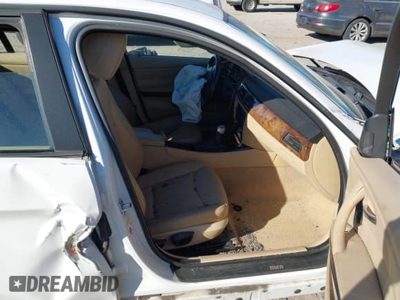 ✅ 2007 BMW 3 Series 328i • VIN: WBAVA37587NL10526 • Lot: 43607857. Wystawiony na IAAI z przebiegiem Nie podano. Bezpłatny archiwum sprzedaży aukcyjnych z USA i szczegółowy raport historii pojazdu na DreamBid. Zdjęcie 5.