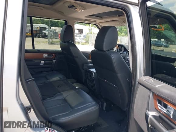 ✅ 2015 Land Rover LR4 Lux • VIN: SALAK2V67FA769372 • Лот: 42633582. Опубликован ранее на IAAI с пробегом 129 440 миль. Бесплатный доступ к архиву аукционных продаж из США и подробный отчёт об истории автомобиля на DreamBid. Изображение 8.