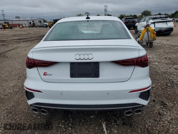 ✅ 2024 Audi S3 Prestige • VIN: WAUJ3DGY9RA067554 • Lot: 72250624. Wystawiony na Copart z przebiegiem 4 478 mil. Bezpłatny archiwum sprzedaży aukcyjnych z USA i szczegółowy raport historii pojazdu na DreamBid. Zdjęcie 6.