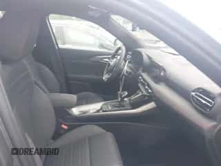 2024 Dodge Hornet R/T z VIN ZACPDFCW4R3A31661, wystawiony jako IAAI lot #42907587 z przebiegiem 33 101 mil mil oraz . Historia ofert i sprzedaży dostępna na DreamBid. Obrazek 5.