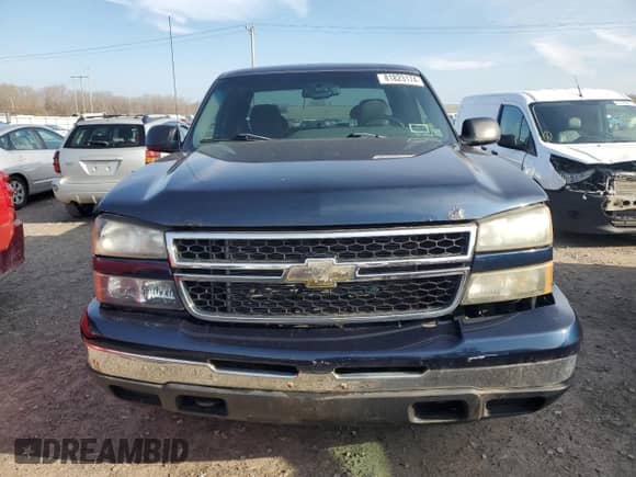 2006 Chevrolet Silverado 1500 LS z VIN 2GCEK19B761349793, wystawiony jako Copart lot #81823174 z przebiegiem 120 358 mil mil oraz Czysty tytuł • Clean title. Historia ofert i sprzedaży dostępna na DreamBid. Obrazek 5.