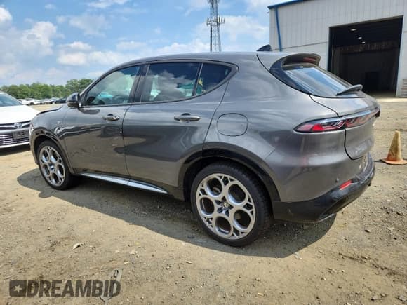 ✅ 2024 Alfa Romeo Tonale Ti • VIN: ZASPATCW9R3031924 • Lot: 64885005. Wystawiony na Copart z przebiegiem 20 191 mil. Bezpłatny archiwum sprzedaży aukcyjnych z USA i szczegółowy raport historii pojazdu na DreamBid. Zdjęcie 2.