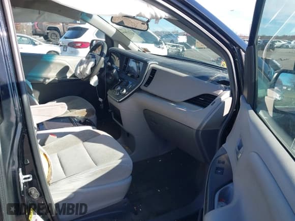 ✅ 2016 Toyota Sienna LE • VIN: 5TDKK3DC6GS725084 • Lot: 43713814. Listed on IAAI with 102,910 mi. Free auction sales archive from the USA and detailed vehicle history report at DreamBid. Image 5.