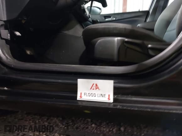 ✅ 2018 Chevrolet Cruze LT • VIN: 1G1BE5SMXJ7229309 • Lot: 43327986. Wystawiony na IAAI z przebiegiem 98 751 mil. Bezpłatny archiwum sprzedaży aukcyjnych z USA i szczegółowy raport historii pojazdu na DreamBid. Zdjęcie 6.