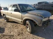 ✅ 2000 Chevrolet S-10 LS • VIN: 1GCCS19W6Y8202598 • Лот: 47307035. Опубликован ранее на Copart с пробегом 216 670 миль. Бесплатный доступ к архиву аукционных продаж из США и подробный отчёт об истории автомобиля на DreamBid. Изображение 4.