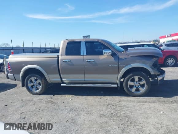 ✅ 2010 Dodge 1500 SLT • VIN: 1D7RB1GT7AS117173 • Lot: 41439759. Wystawiony na IAAI z przebiegiem 255 719 mil. Bezpłatny archiwum sprzedaży aukcyjnych z USA i szczegółowy raport historii pojazdu na DreamBid. Zdjęcie 13.