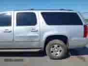 2014 Chevrolet Suburban LT z VIN 1GNSCJE0XER124222, wystawiony jako IAAI lot #41994798 z przebiegiem 268 836 mil mil oraz . Historia ofert i sprzedaży dostępna na DreamBid. Obrazek 20.