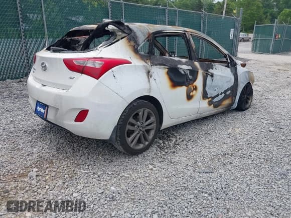 ✅ 2016 Hyundai Elantra • VIN: KMHD35LH1GU303830 • Lot: 42425639. Listed on IAAI with 102,775 mi. Free auction sales archive from the USA and detailed vehicle history report at DreamBid. Image 4.