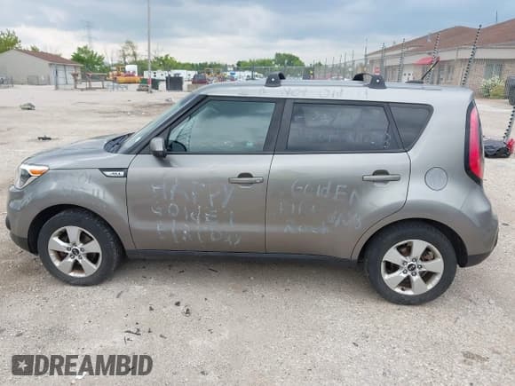 ✅ 2017 Kia Soul • VIN: KNDJN2A2XH7486594 • Lot: 42452050. Wystawiony na IAAI z przebiegiem 80 296 mil. Bezpłatny archiwum sprzedaży aukcyjnych z USA i szczegółowy raport historii pojazdu na DreamBid. Zdjęcie 14.