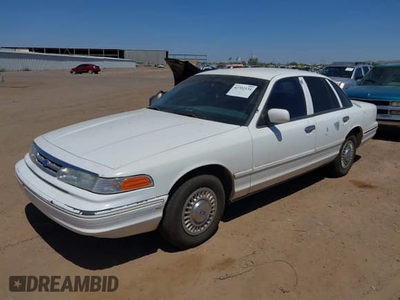 ✅ 1997 Ford Crown Victoria Police • VIN: 2FALP71WXVX188965 • Лот: 42702134. Опубликован ранее на IAAI с пробегом 322 848 миль. Бесплатный доступ к архиву аукционных продаж из США и подробный отчёт об истории автомобиля на DreamBid. Изображение 2.