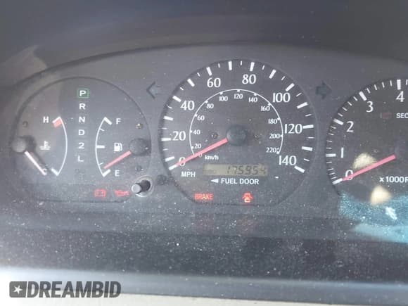 ✅ 2002 Toyota Solara SE • VIN: 2T1FF28P02C566318 • Lot: 41698027. Wystawiony na IAAI z przebiegiem 175 954 mil. Bezpłatny archiwum sprzedaży aukcyjnych z USA i szczegółowy raport historii pojazdu na DreamBid. Zdjęcie 7.