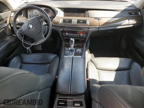 ✅ 2009 BMW 7 Series 750Li • VIN: WBAKB83559CY60221 • Лот: 46941725. Опубликован ранее на Copart с пробегом 109 669 миль. Бесплатный доступ к архиву аукционных продаж из США и подробный отчёт об истории автомобиля на DreamBid. Изображение 8.