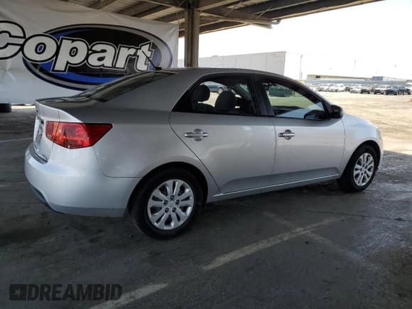 ✅ 2011 Kia Forte LX • VIN: KNAFT4A2XB5885707 • Lot: 60081495. Wystawiony na Copart z przebiegiem 76 041 mil. Bezpłatny archiwum sprzedaży aukcyjnych z USA i szczegółowy raport historii pojazdu na DreamBid. Zdjęcie 3.