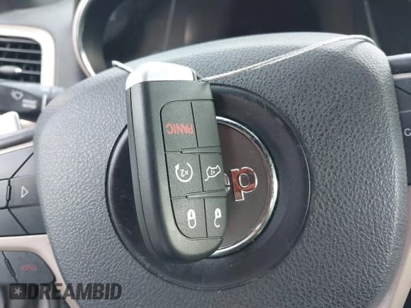 ✅ 2016 Jeep Grand Cherokee Laredo • VIN: 1C4RJEAG8GC476583 • Lot: 42300852. Listed on IAAI with Not provided. Free auction sales archive from the USA and detailed vehicle history report at DreamBid. Image 11.