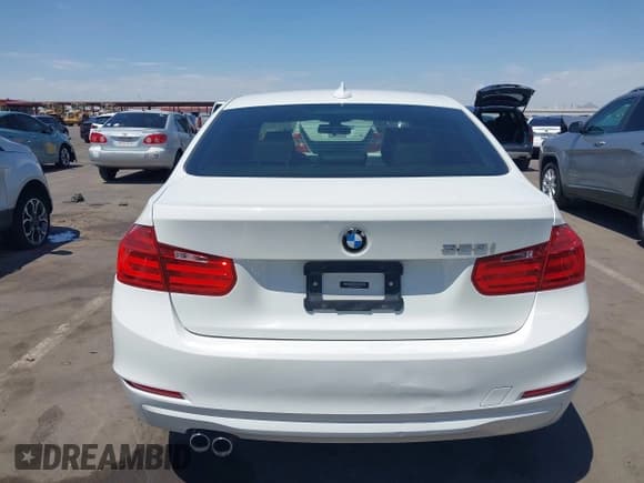 ✅ 2015 BMW 3 Series 328i • VIN: WBA3C1C52FP852932 • Lot: 42935008. Listed on IAAI with 136,082 mi. Free auction sales archive from the USA and detailed vehicle history report at DreamBid. Image 16.