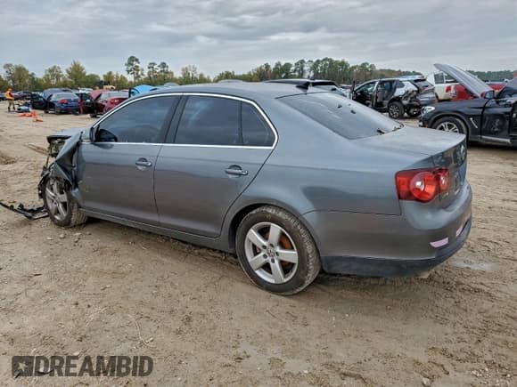 ✅ 2009 Volkswagen Jetta SE • VIN: 3VWRZ71K69M172997 • Lot: 94292925. Listed on Copart with 171,954 mi. Free auction sales archive from the USA and detailed vehicle history report at DreamBid. Image 2.