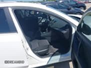 ✅ 2013 Mazda 3 i Touring • VIN: JM1BL1L70D1720235 • Lot: 42807653. Wystawiony na IAAI z przebiegiem 131 829 mil. Bezpłatny archiwum sprzedaży aukcyjnych z USA i szczegółowy raport historii pojazdu na DreamBid. Zdjęcie 5.