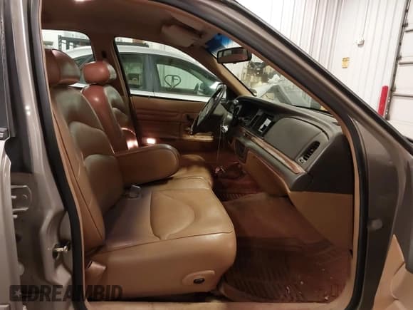 ✅ 1995 Ford Crown Victoria LX • VIN: 2FALP74W0SX195270 • Lot: 41840082. Listed on IAAI with 139,967 mi. Free auction sales archive from the USA and detailed vehicle history report at DreamBid. Image 5.