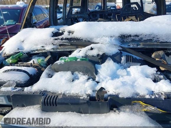 ✅ 1998 Ford Econoline Wagon XL • VIN: 1FBNE31L1WHA17700 • Лот: 42163310. Опубликован ранее на IAAI с пробегом Не указан. Бесплатный доступ к архиву аукционных продаж из США и подробный отчёт об истории автомобиля на DreamBid. Изображение 9.