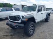✅ 2024 Jeep Gladiator Rubicon • VIN: 1C6JJTBG5RL110865 • Лот: 42104829. Опубликован ранее на IAAI с пробегом 6 815 миль. Бесплатный доступ к архиву аукционных продаж из США и подробный отчёт об истории автомобиля на DreamBid. Изображение 2.