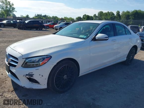 ✅ 2019 Mercedes-Benz C 300 • VIN: 55SWF8EB2KU314348 • Lot: 42563729. Wystawiony na IAAI z przebiegiem 72 369 mil. Bezpłatny archiwum sprzedaży aukcyjnych z USA i szczegółowy raport historii pojazdu na DreamBid. Zdjęcie 2.