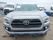 ✅ 2017 Toyota Tacoma SR5 • VIN: 5TFSZ5AN1HX072026 • Lot: 41793314. Wystawiony na IAAI z przebiegiem 76 975 mil. Bezpłatny archiwum sprzedaży aukcyjnych z USA i szczegółowy raport historii pojazdu na DreamBid. Zdjęcie 12.