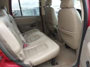 ✅ 2005 Ford Explorer XLT • VIN: 1FMZU73K95UB75280 • Lot: 42315917. Wystawiony na IAAI z przebiegiem 185 449 mil. Bezpłatny archiwum sprzedaży aukcyjnych z USA i szczegółowy raport historii pojazdu na DreamBid. Zdjęcie 8.