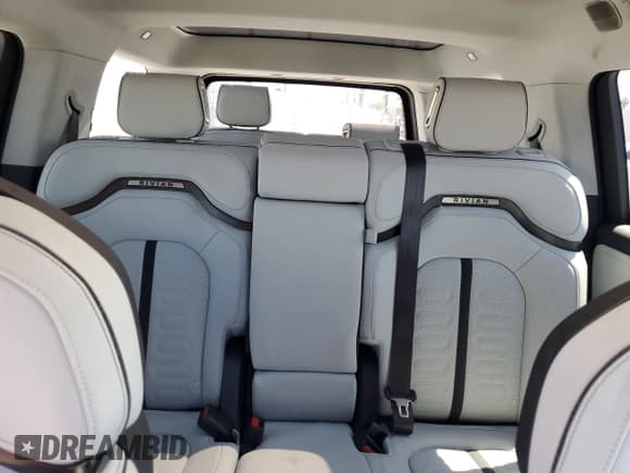 ✅ 2024 Rivian R1S Adventure • VIN: 7PDSGCBA7RN030116 • Lot: 49227495. Listed on Copart with 5,261 mi. Free auction sales archive from the USA and detailed vehicle history report at DreamBid. Image 10.