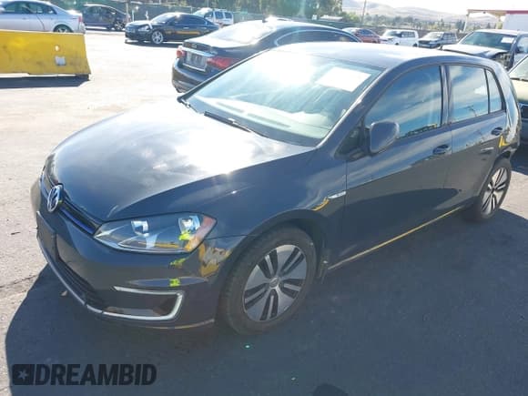 ✅ 2016 Volkswagen Golf SE • VIN: WVWKP7AU1GW916756 • Lot: 43533859. Wystawiony na IAAI z przebiegiem 66 648 mil. Bezpłatny archiwum sprzedaży aukcyjnych z USA i szczegółowy raport historii pojazdu na DreamBid. Zdjęcie 2.