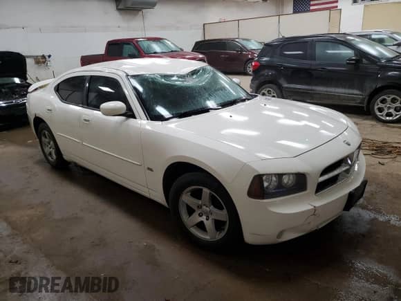 2010 Dodge Charger SXT z VIN 2B3CA3CVXAH155625, wystawiony jako Copart lot #74548774 z przebiegiem 99 715 mil mil oraz Czysty tytuł • Clean title. Historia ofert i sprzedaży dostępna na DreamBid. Obrazek 4.