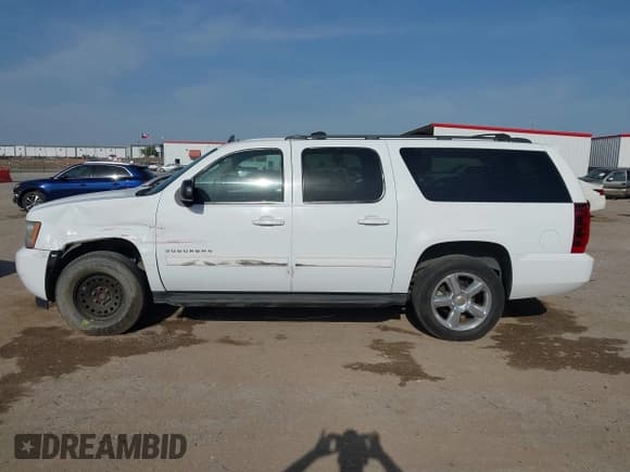 ✅ 2011 Chevrolet Suburban LT • VIN: 1GNSCJE02BR160367 • Lot: 42023236. Listed on IAAI with 158,689 mi. Free auction sales archive from the USA and detailed vehicle history report at DreamBid. Image 14.